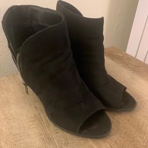 Carlos by Carlos Santana peep toe booties size 8
